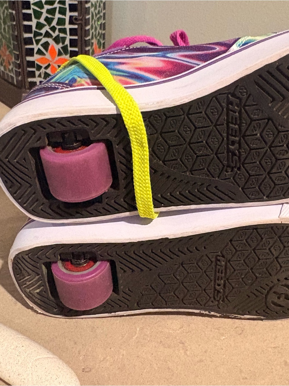 Heelys Kids' Purple Multi Swirl Skate Shoes with Neon Laces Youth Sz 4
Wms Sz 5 - Picture 4 of 5